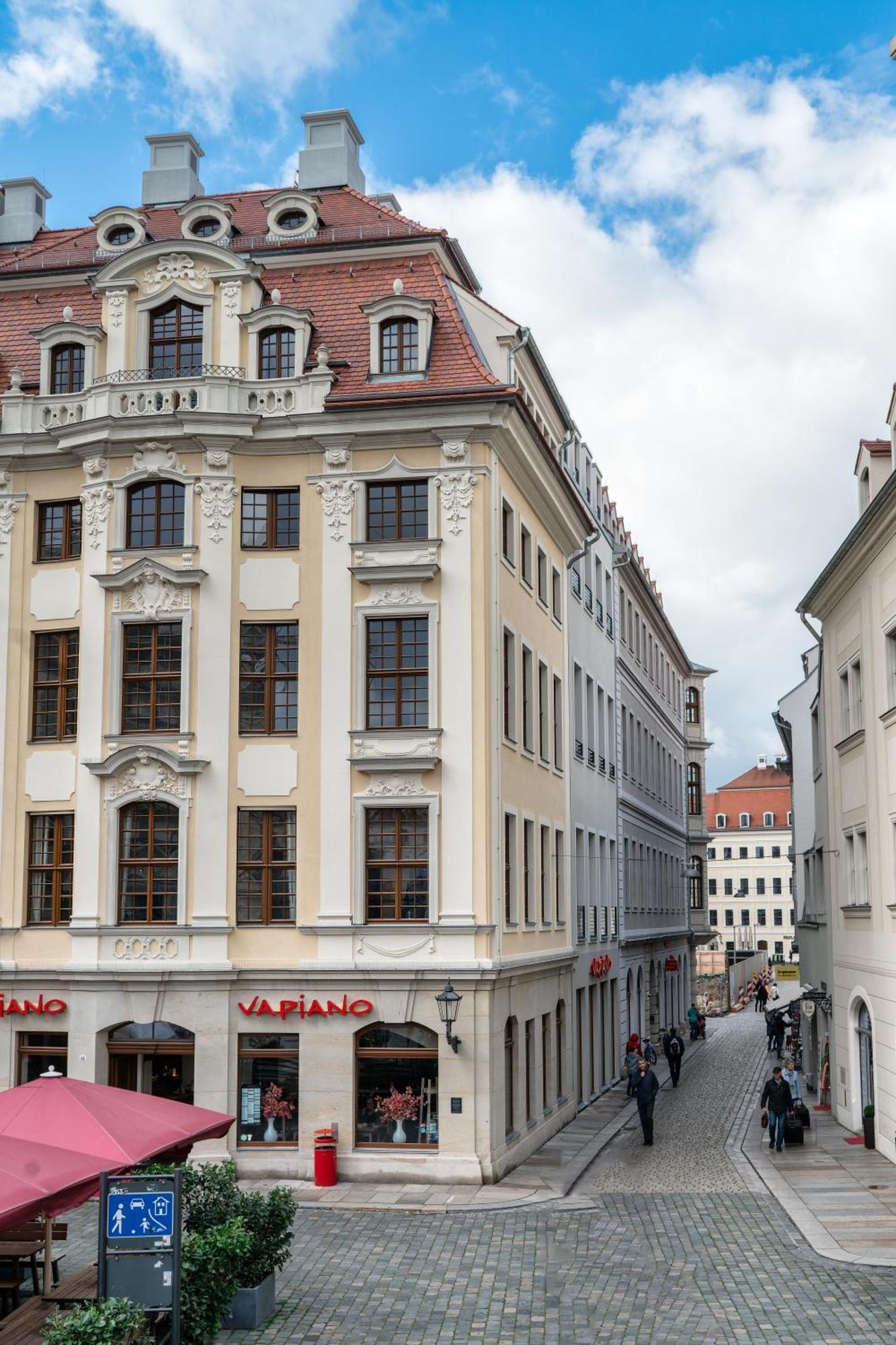 Grosszuegiges Mit Blick Zur Frauenkirche Appartement Dresden
